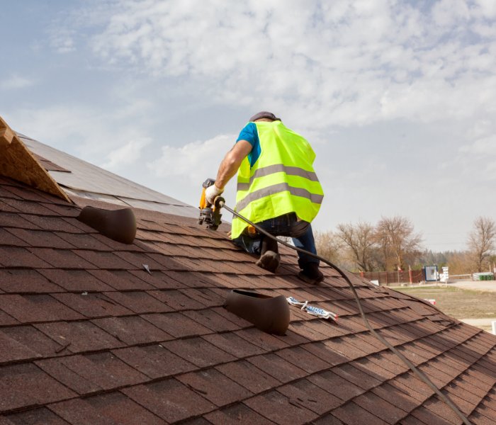 RI roof repair services - general contractor doing repairs