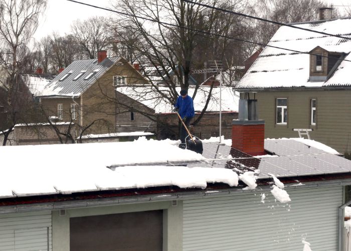 how to keep snow off solar panels